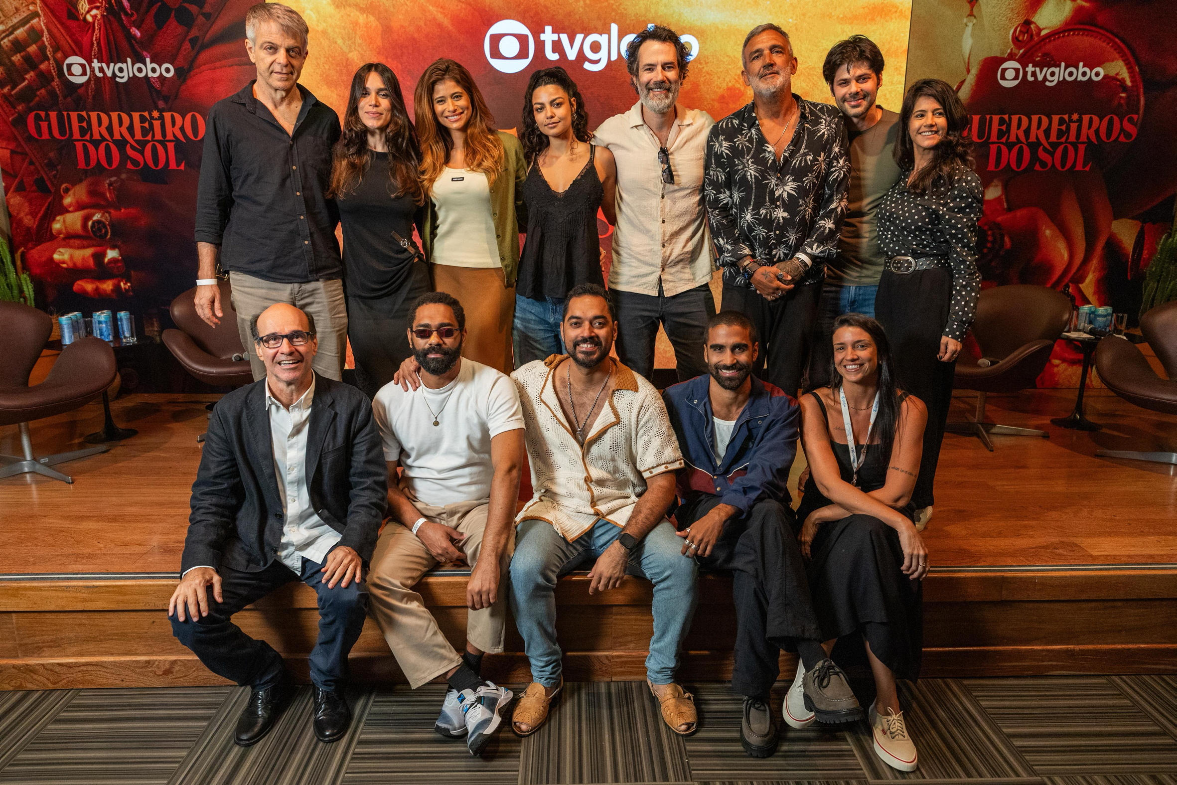  Elenco de ‘Guerreiros do Sol’ se reencontra para celebrar a chegada da novela à TV Globo