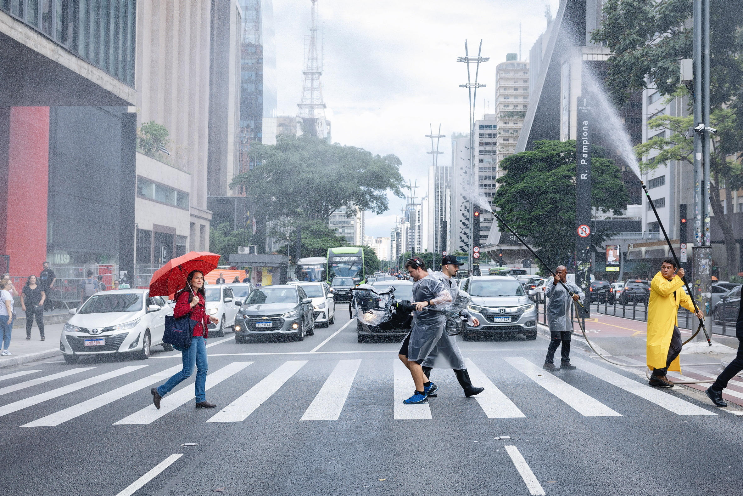 Primeiras cenas da novela Quem Ama Cuida são gravadas na Avenida Paulista, em São Paulo