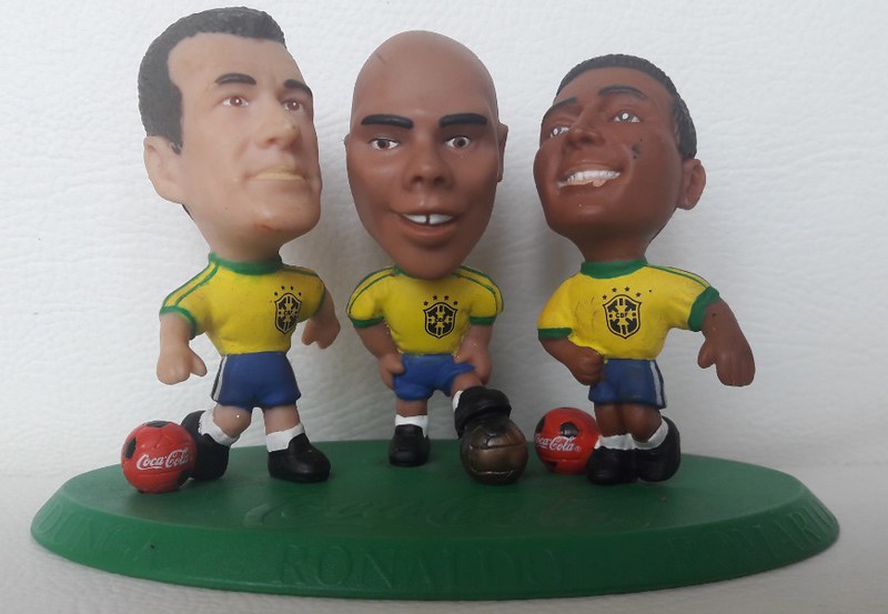 Minicraques, na sequência da esquerda para a direita: Oséas, Mauro Silva, Taffarel, Rodrigo e Edmundo.