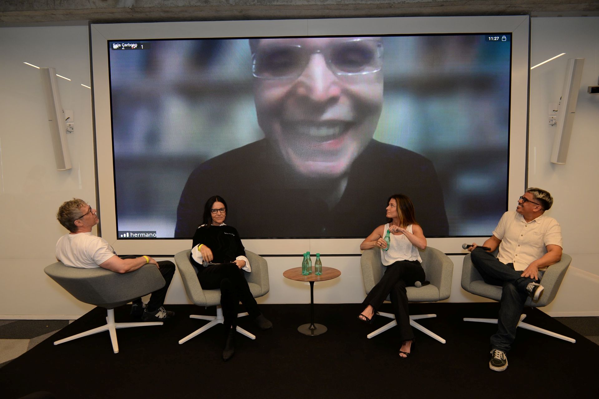 Os curadores Hermano Vianna, Leonardo Lichote e Marcus Preto, com Monique Gardenberg, 