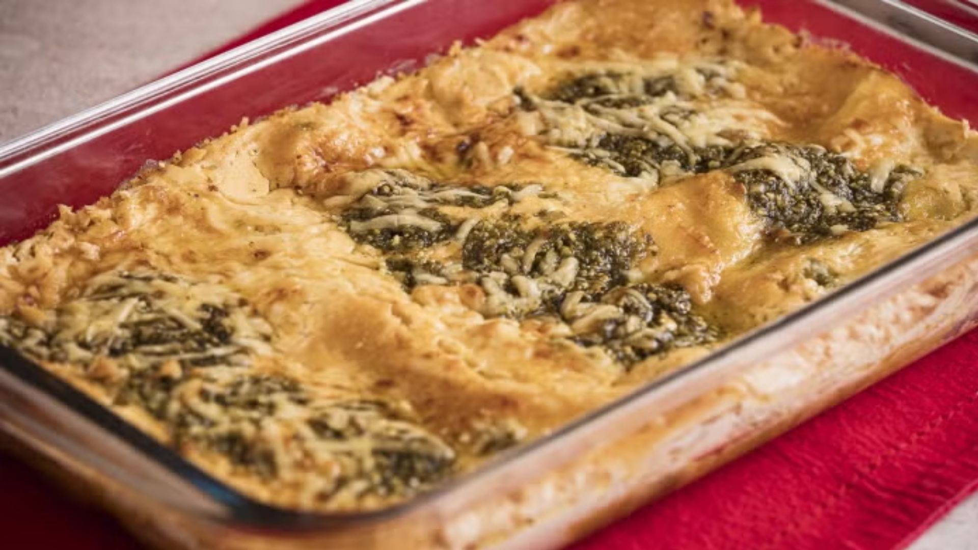 Lasanha com molho pesto
