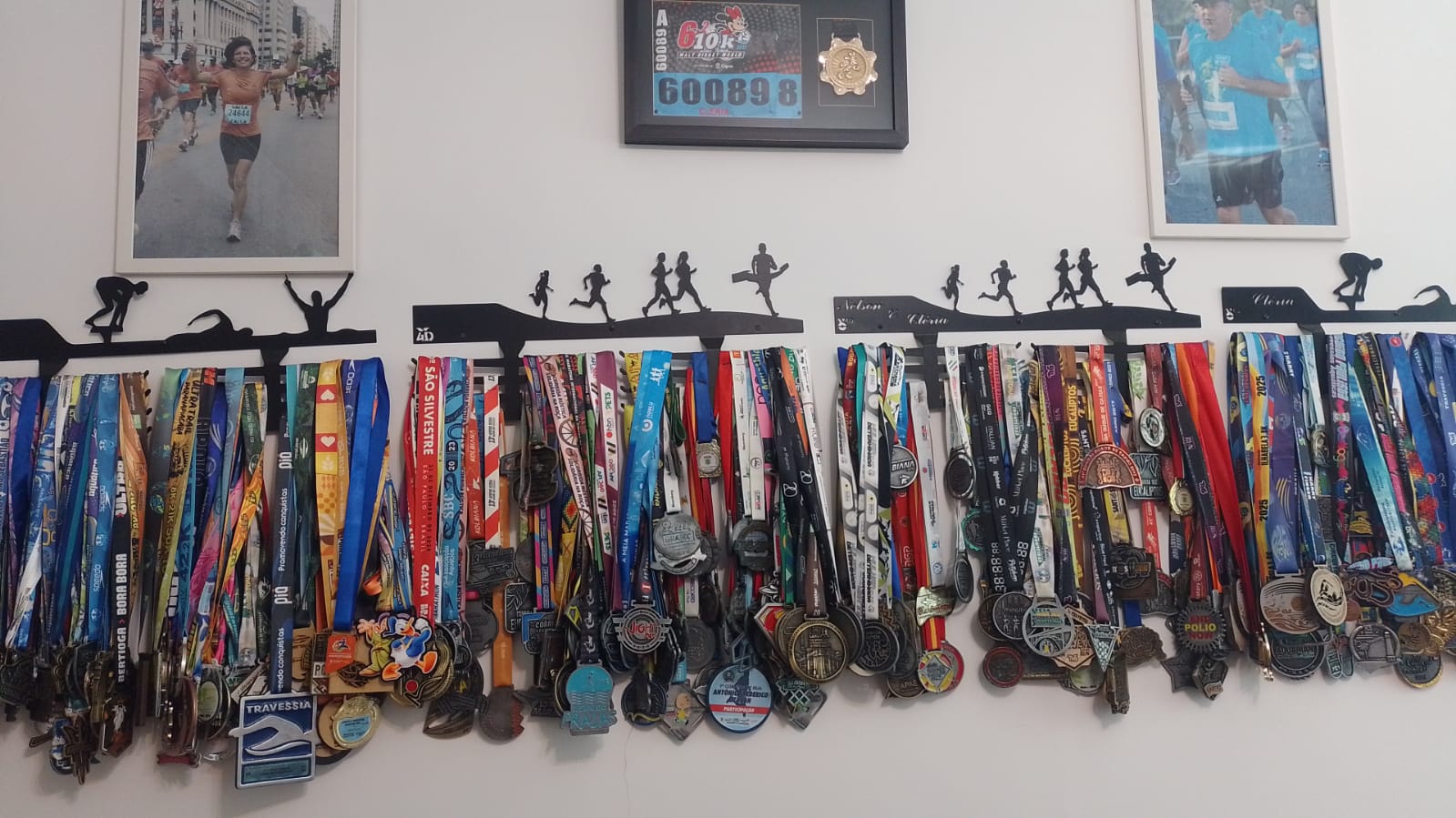 Algumas das medalhas conquistadas em mais de 500 provas