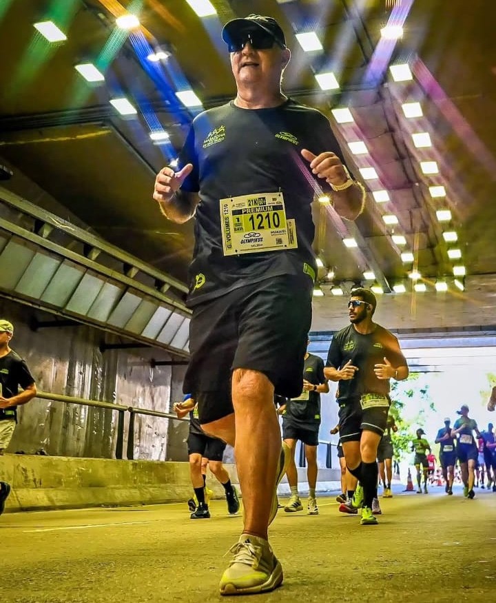 O corredor Nelson destaca que a prática regular trouxe impactos diretos na saúde física e mental