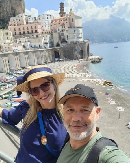 Andrea Casagrande, 52 anos, e marido em viagem a Itália - Acervo pessoal