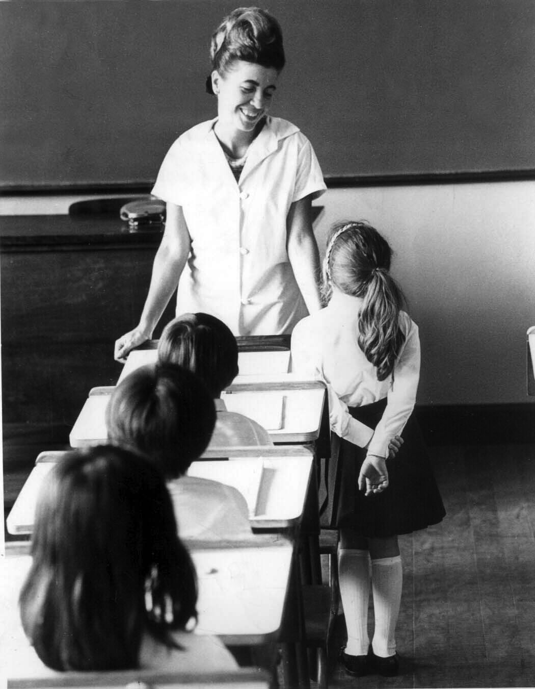 1967. Alunos em escola de aula no ensino primário, em São Paulo, na década de 60.