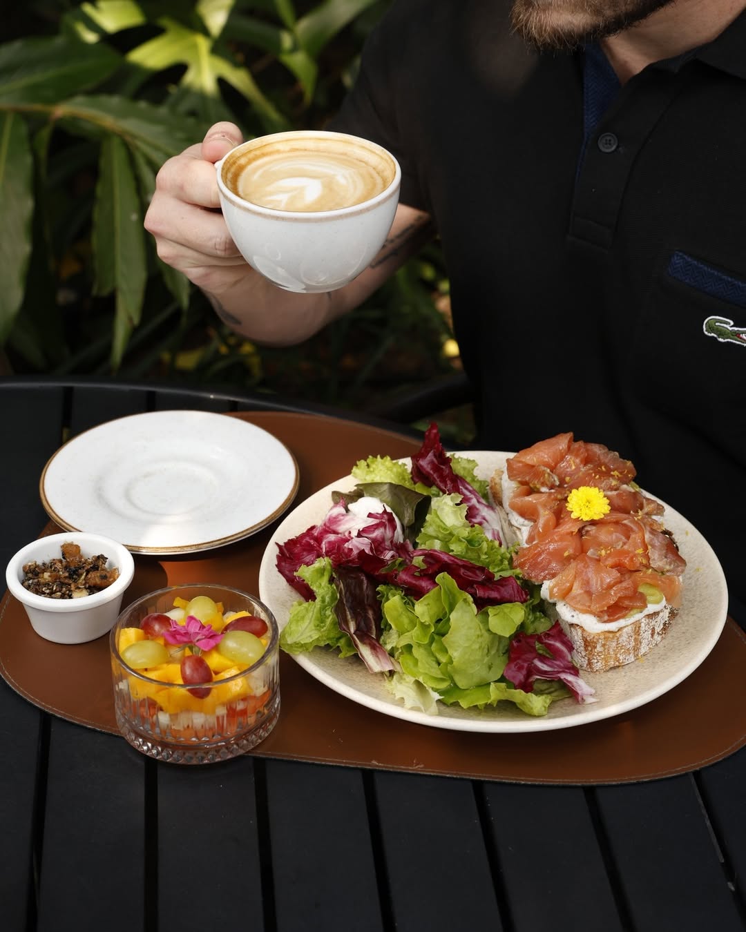 O Jardim Café & Brunch tem opções de tostadas com salmão