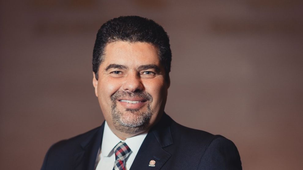 Antonio Carlos Santos, homem, branco, de barba e cabelos escuros