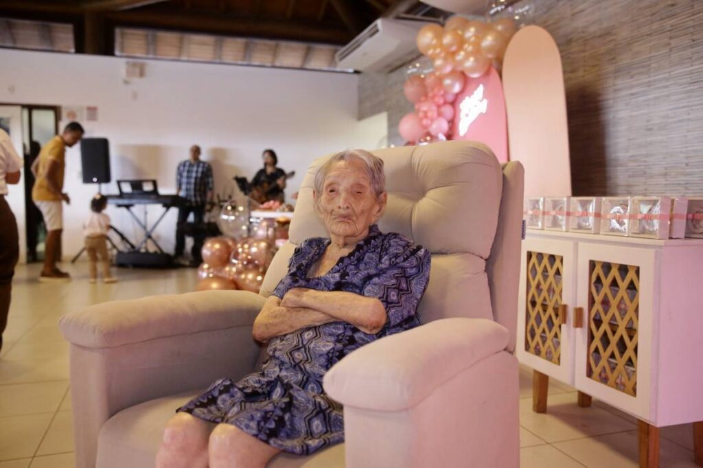 A supercentenária Beatriz Ferreira em sua festa de 115 anos