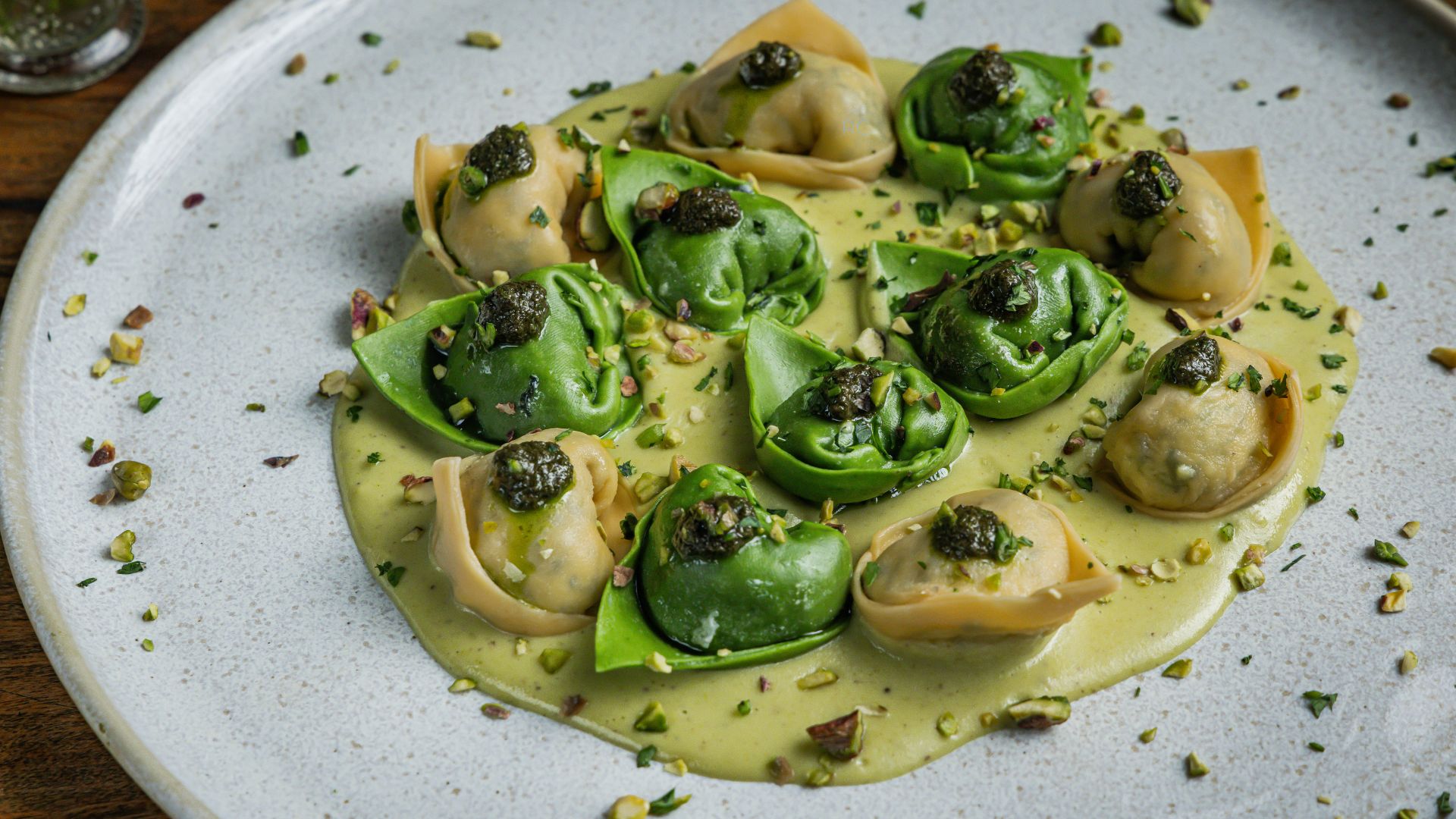 Pansotti con salsa di pistachio, do restaurante Zena