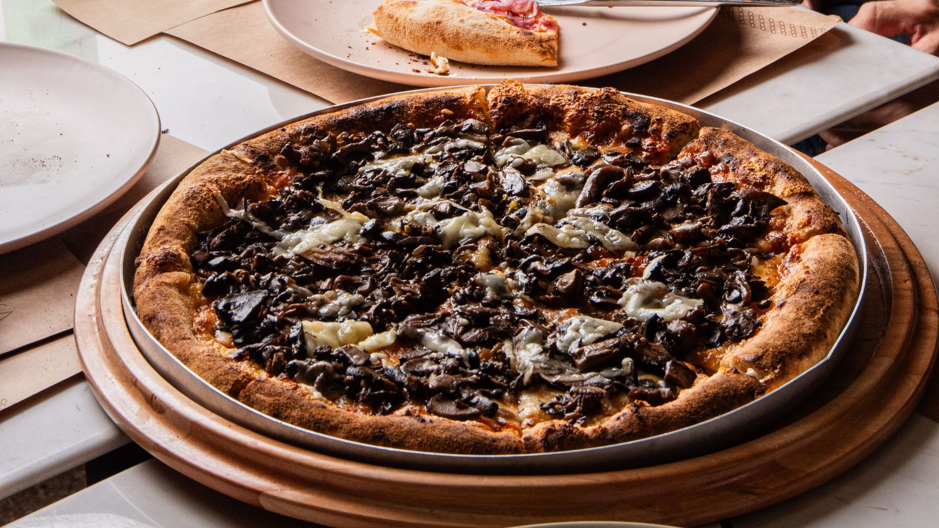 Pizza Funghi e Queijo - Restaurante Bossa