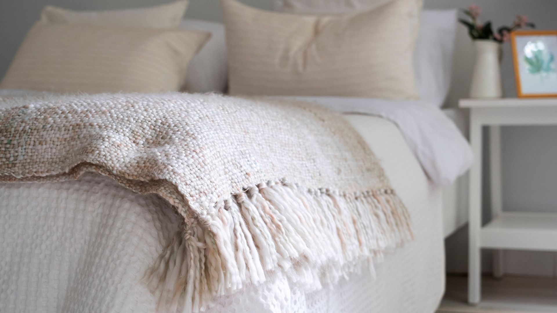 Disposição da cama com lençóis frescos