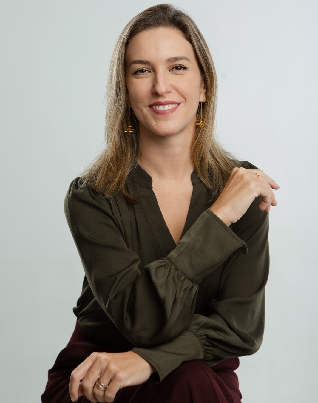 Vivian Rio Stella é doutora em Linguística pela Unicamp, pós-doutora pela PUC-SP, idealizadora da VRS Academy e TEDx Speaker