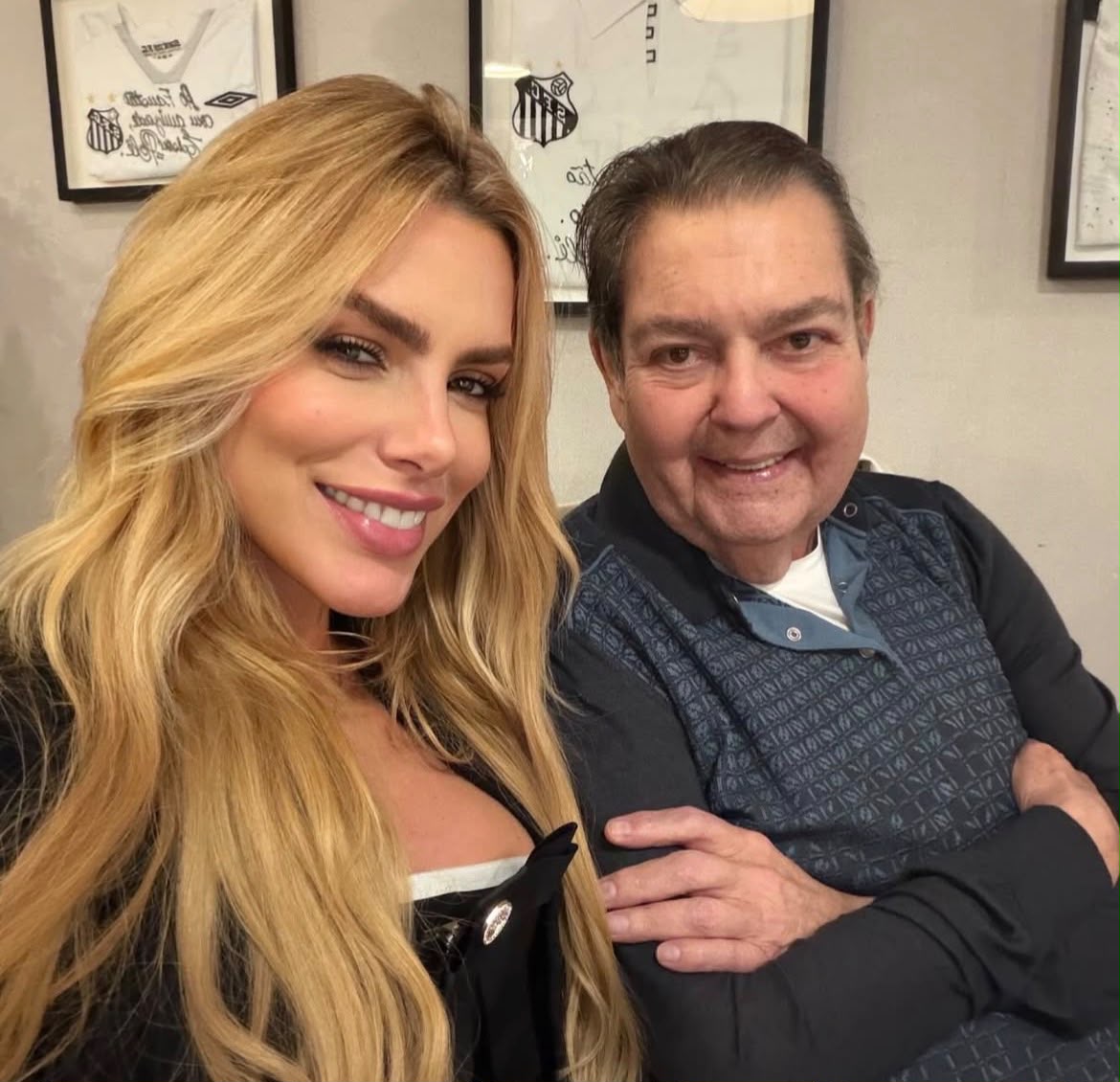 Faustão reaparece em aniversário da esposa