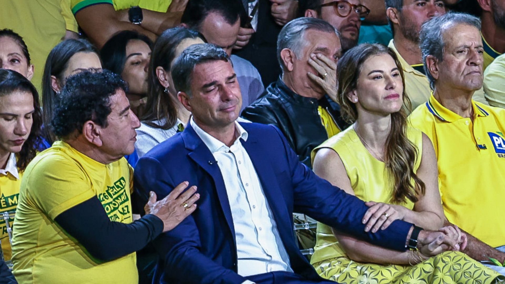 Flávio chorou ao falar de Jair Bolsonaro, ex-presidente preso