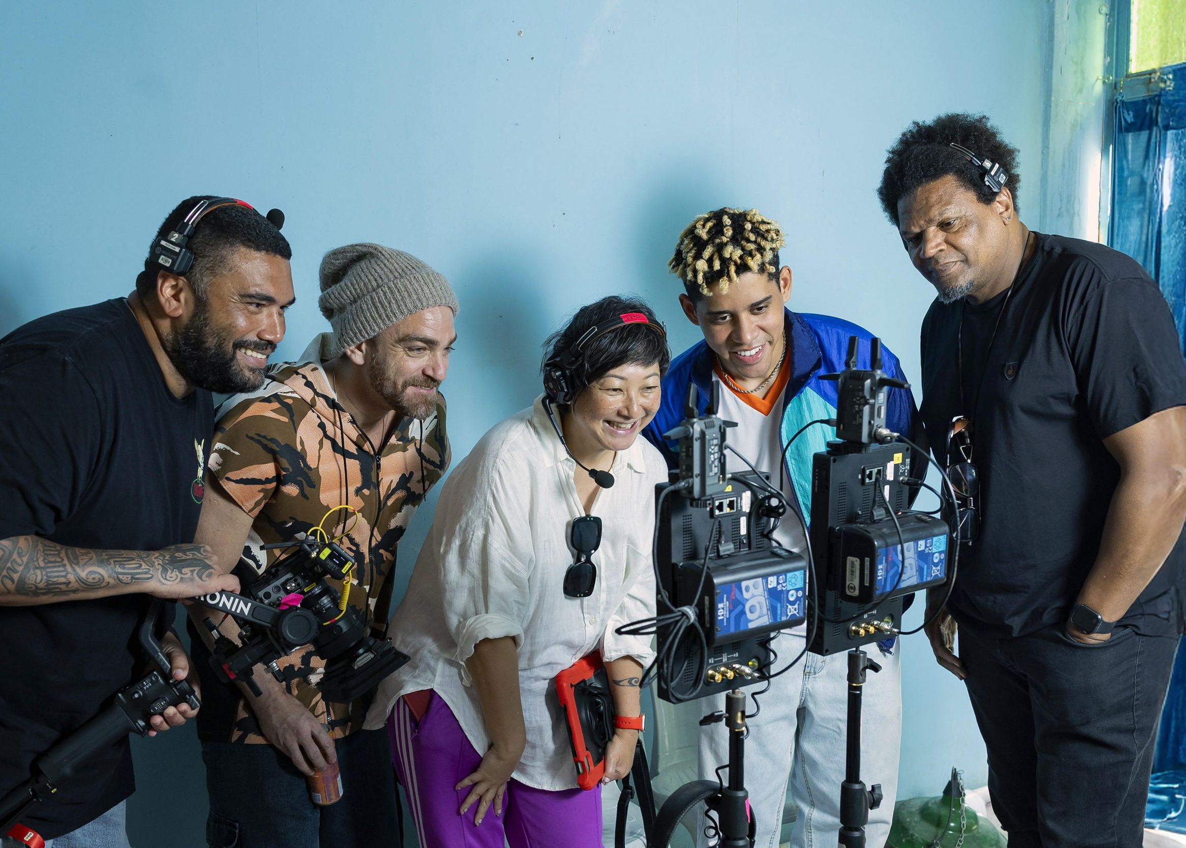 Elenco e equipe nos bastidores da gravação da novelinha vertical de 'Por Você'