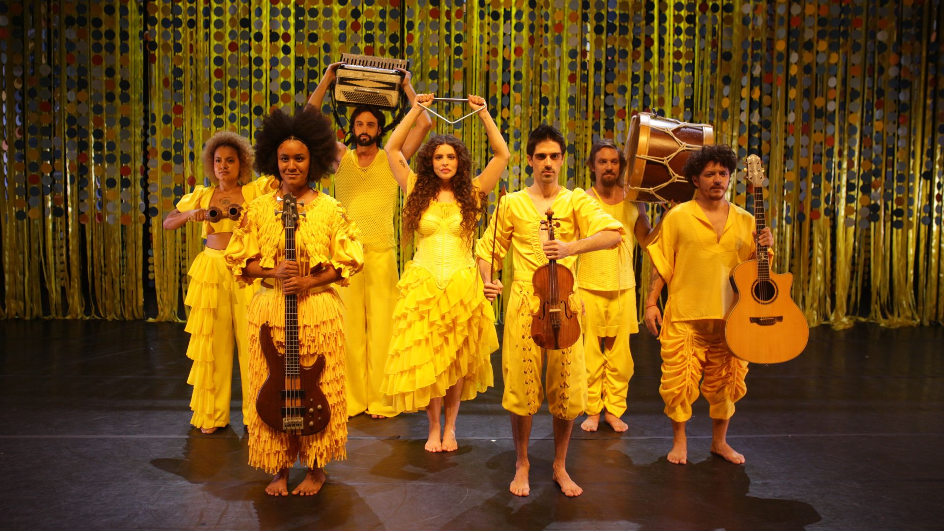 Os oito intérpretes do elenco de Anunciação, O musical de Alceu Valença" estão reunidos