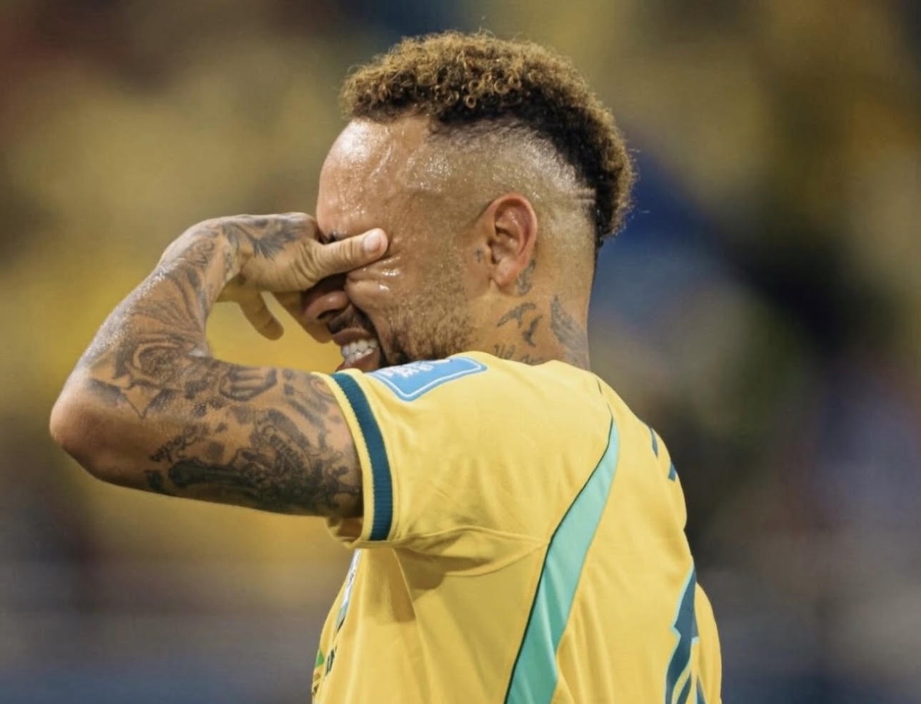 Neymar chorando em sua última partida com o Brasil em Copas