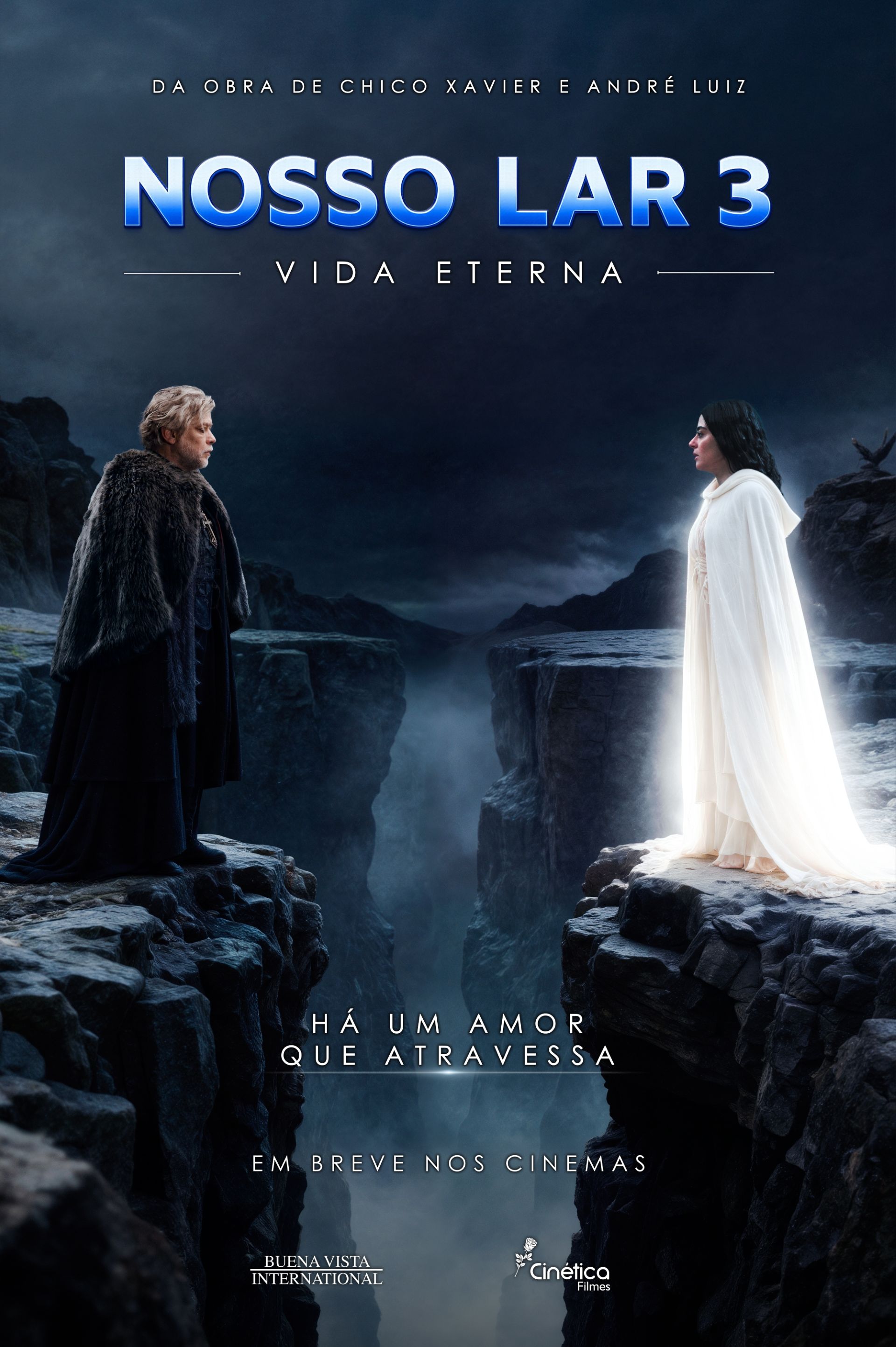 Cartaz do filme 'Nosso Lar" mostra os personagens Fábio Assunção e Carol Castro em outro plano espiritual