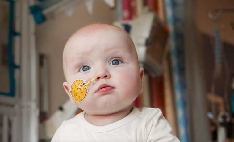 A bebê KJ Muldoon no Children's Hospital of Philadelphia