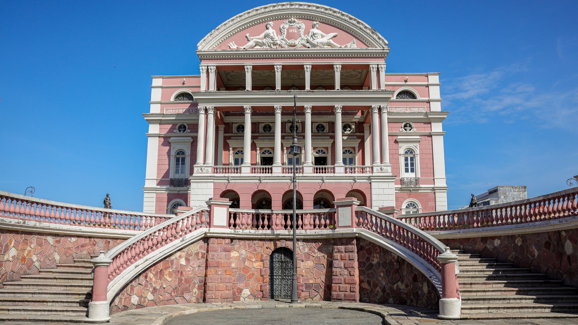 Cenas da cidade de Manaus. Teatro Amazonas