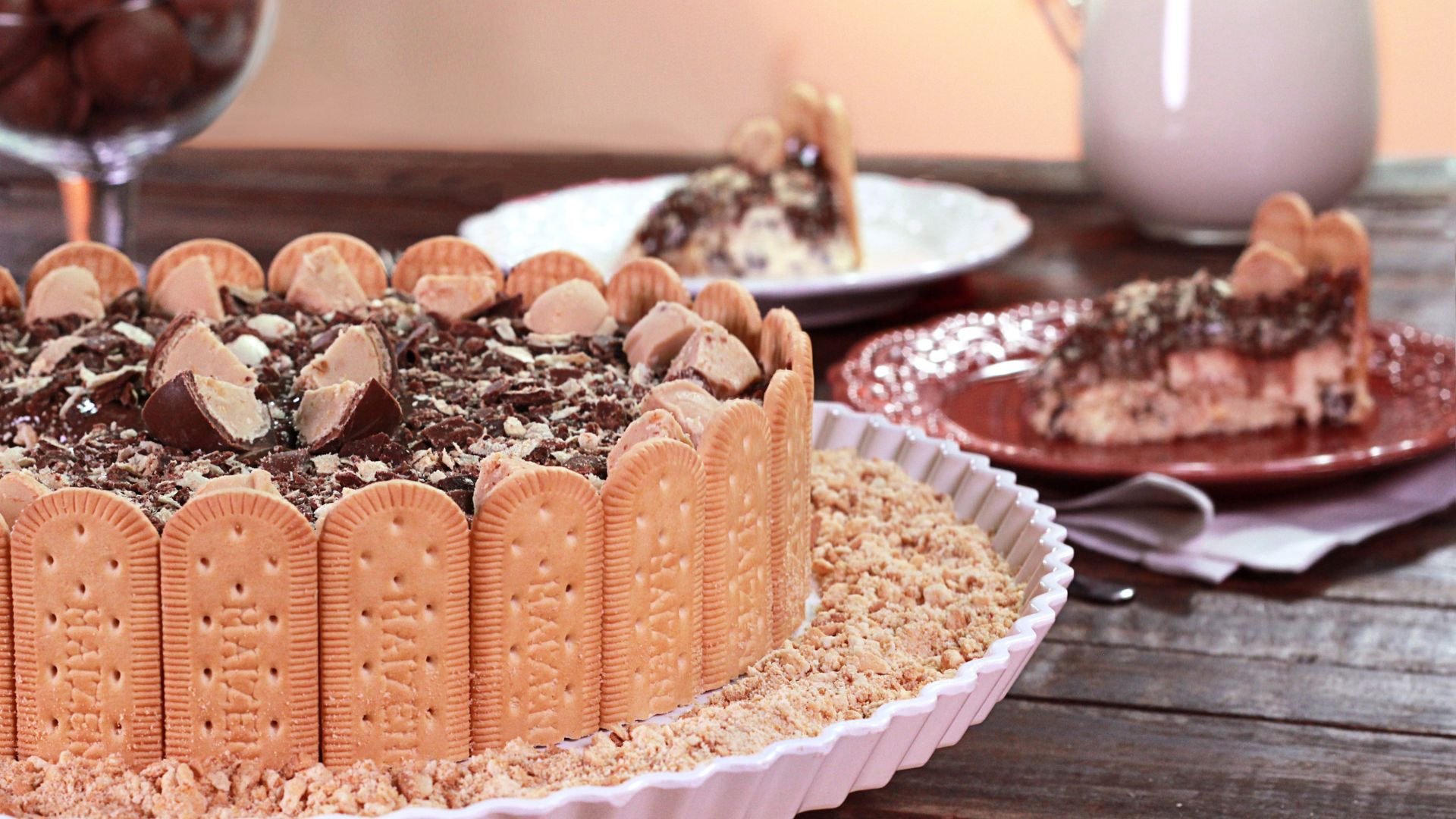 torta de chocolate com biscoito