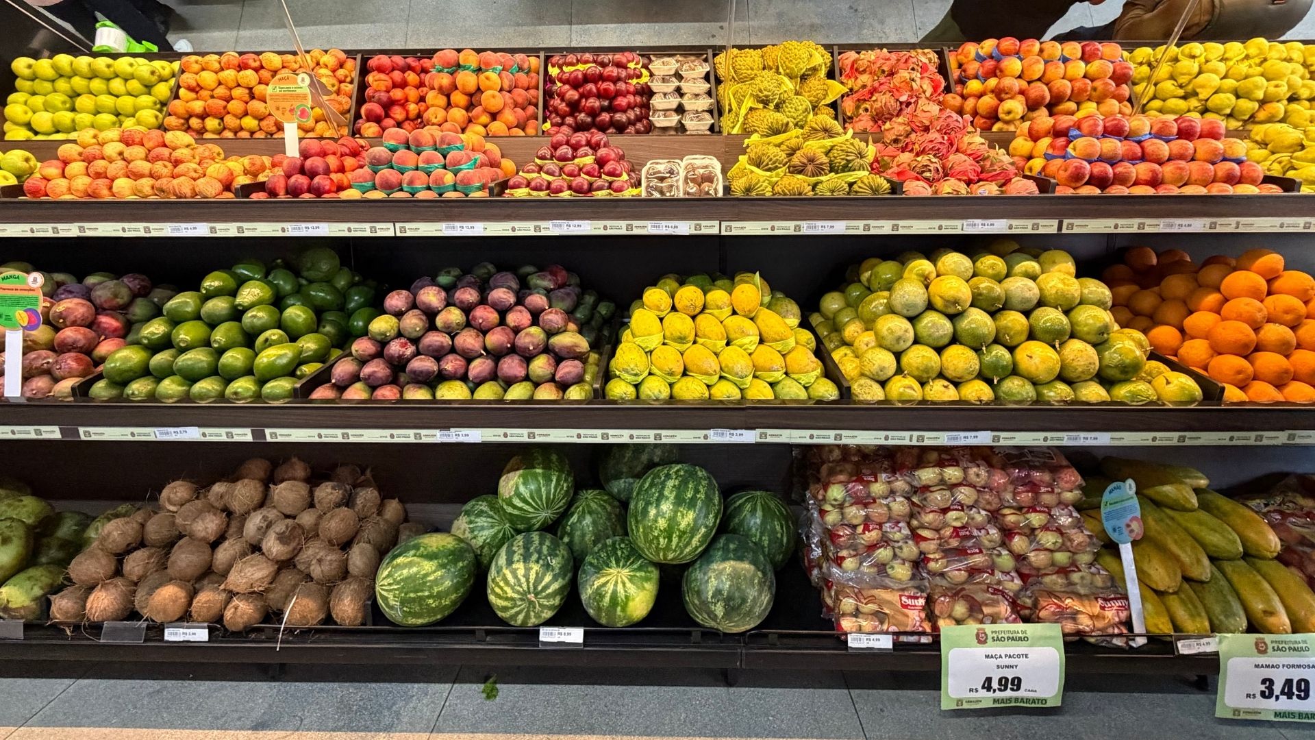 Armazém Solidário vende, por dia, cerca de 450 kg de legumes e 2,8 mil unidades de folhas verdes