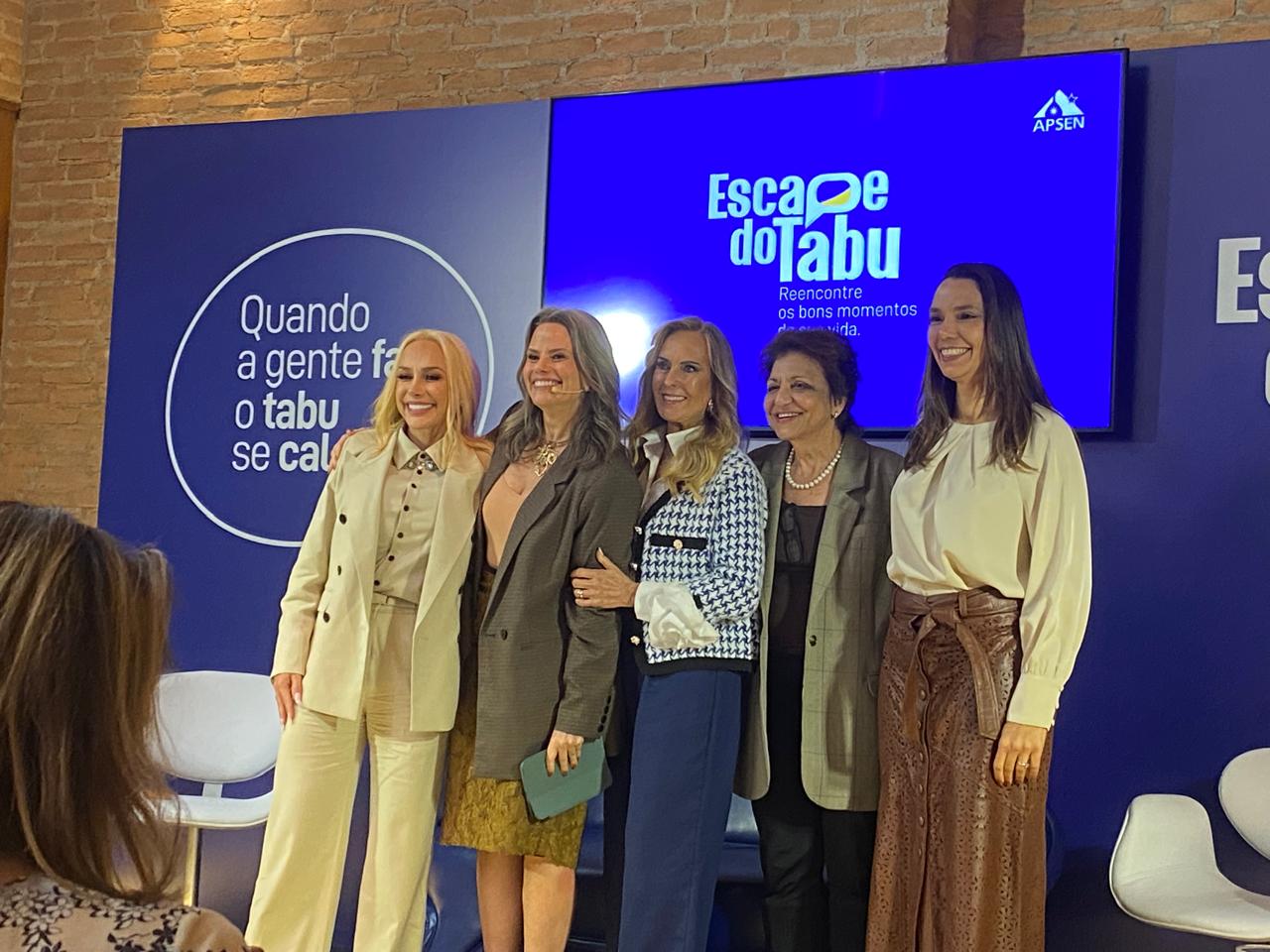Da esquerda para a direita, a vice-presidente da Aspen Renata Spallicci, a jornalista Maria Cândida, a empresária Helô Pinheiro, a psiquiatra Carmita Abdo e a urologista Rebeka Cavalcanti