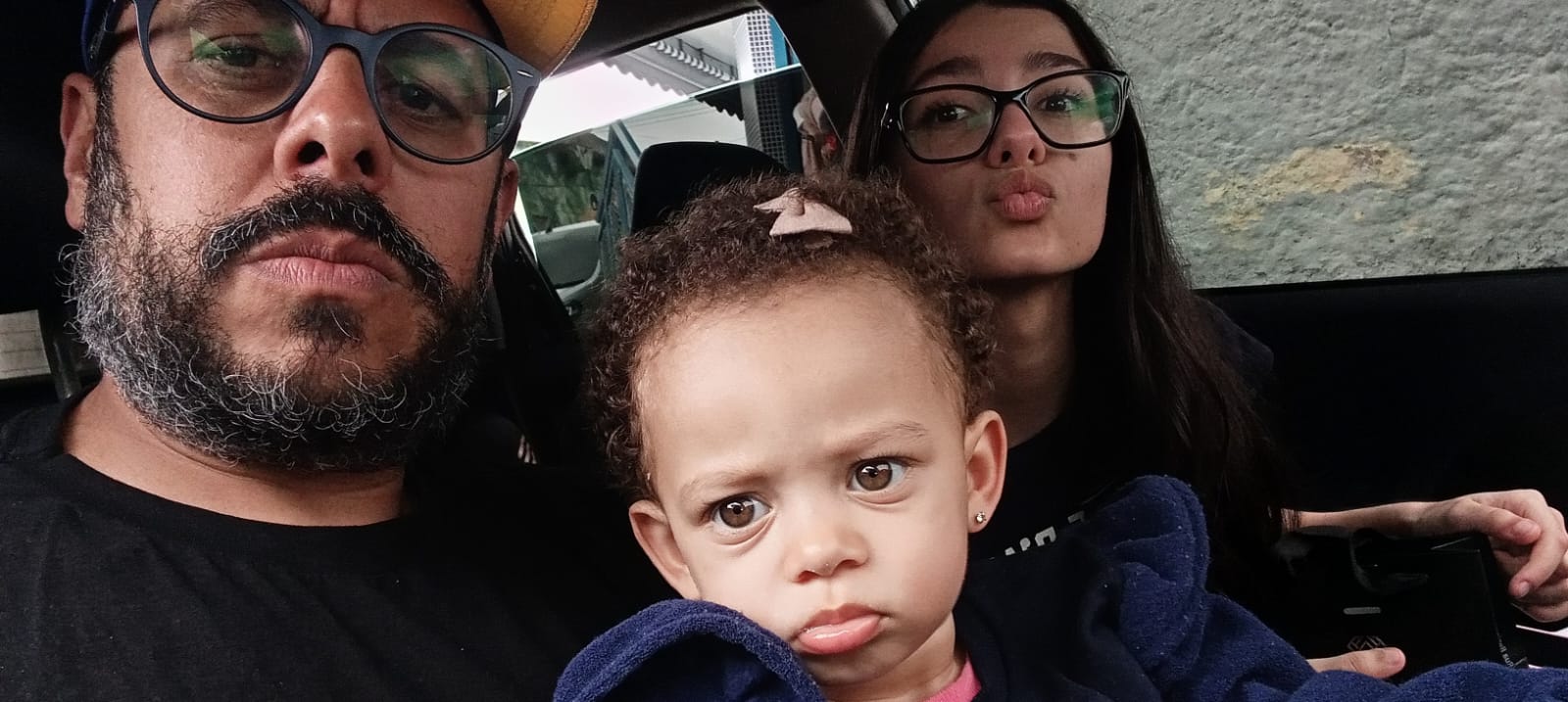 Junior Baptista com as filhas 