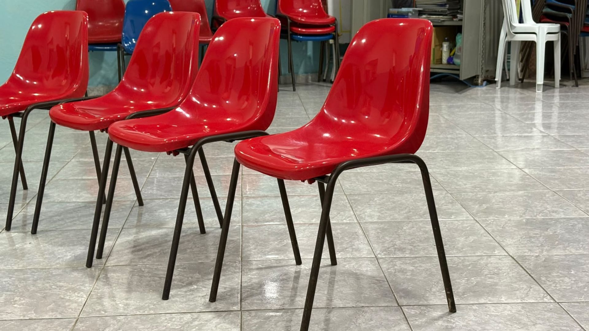As reuniões do NA são totalmente gratuitas e anônimas em todo o mundo