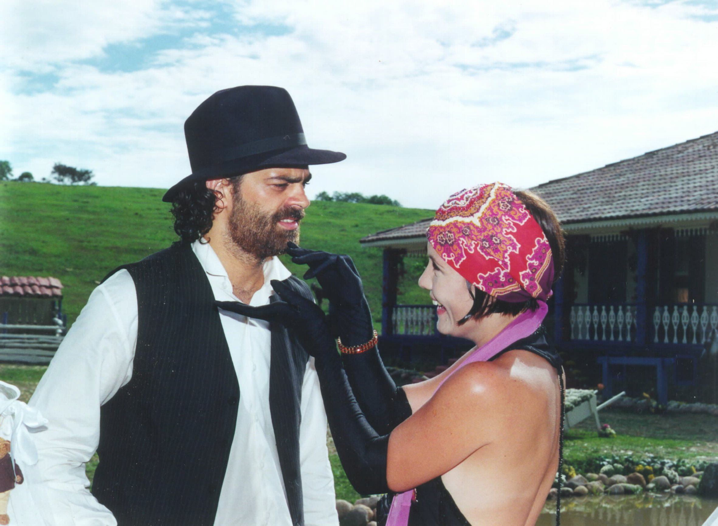 Petruchio (Eduardo Moscovis) e Catarina (Adriana Esteves) em cena da novela O Cravo e a Rosa