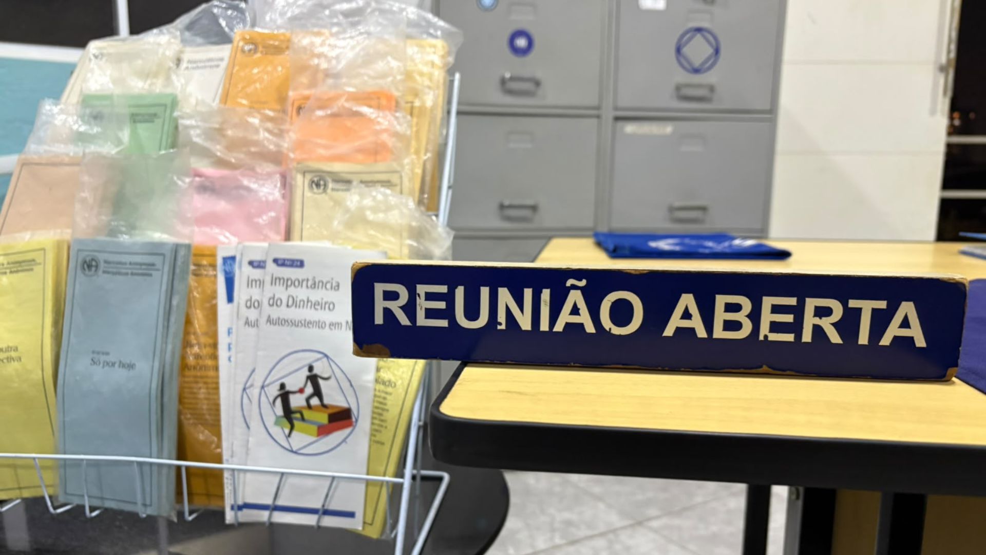 Para ser membro do NA, é preciso se voluntariar e dizer ao grupo que quer participar