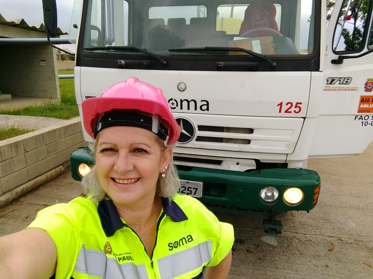 Ruzi afirma que, mesmo no caminhão, gostava de se arrumar e mostrar feminilidade