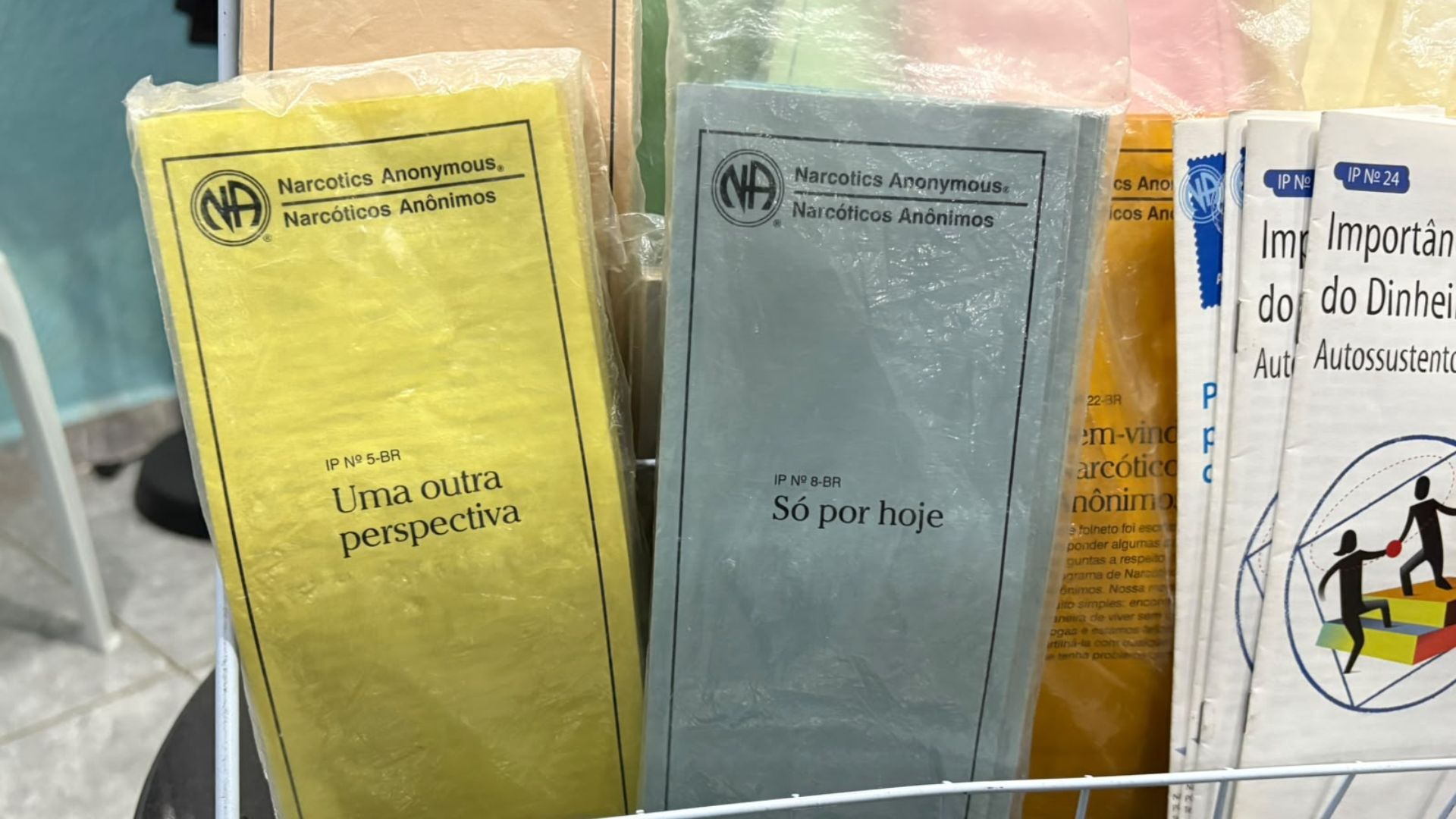 O grupo Narcóticos Anônimos incentiva seus membros a ficarem sóbrios "só por hoje", levando um dia de cada vez