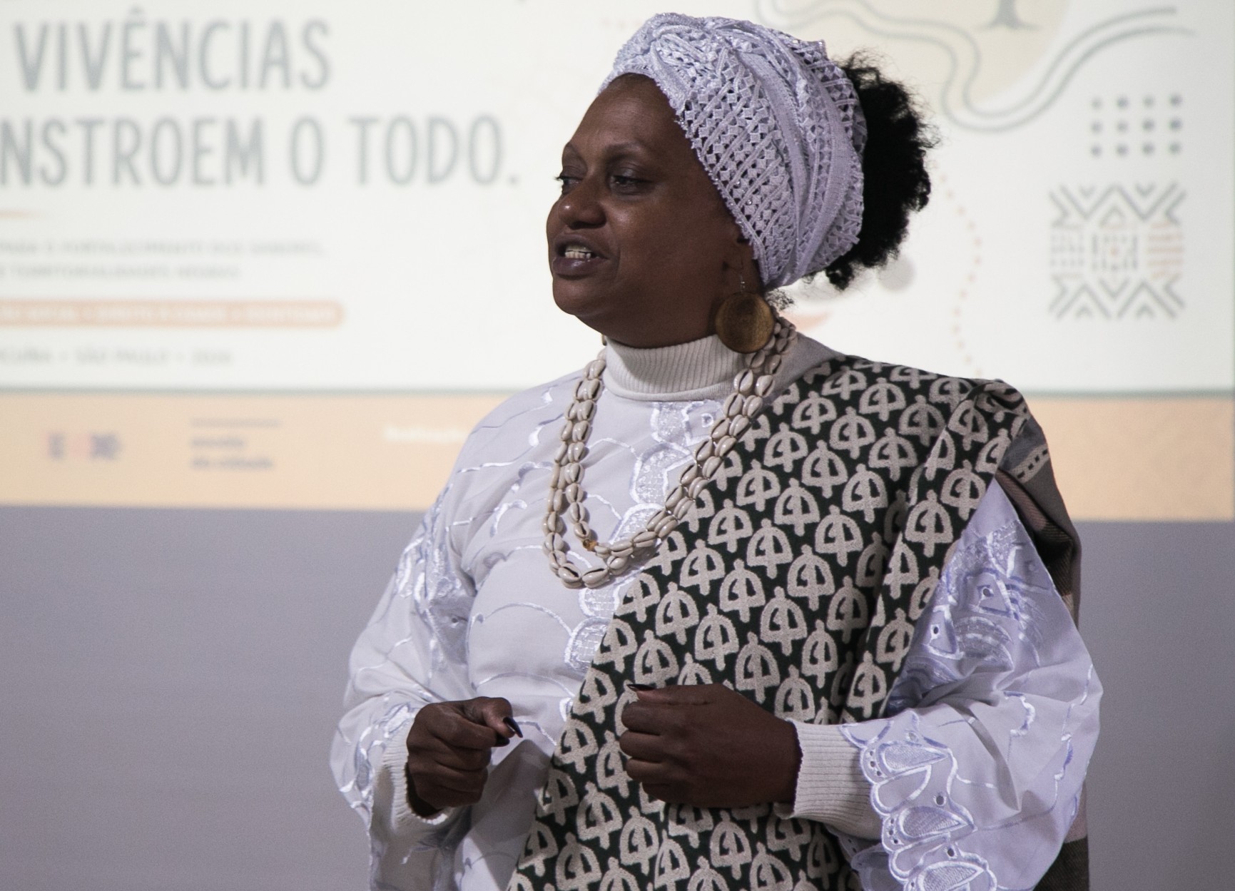 Mãe Zana de Odé em ciclo de oficinas no Centro de Referência dos Povos Tradicionais de Matriz Africana, em Carapicuíba (SP)