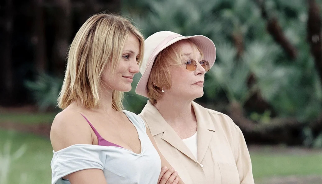 Cameron Diaz e Shirley McLaine estão lado a lado
