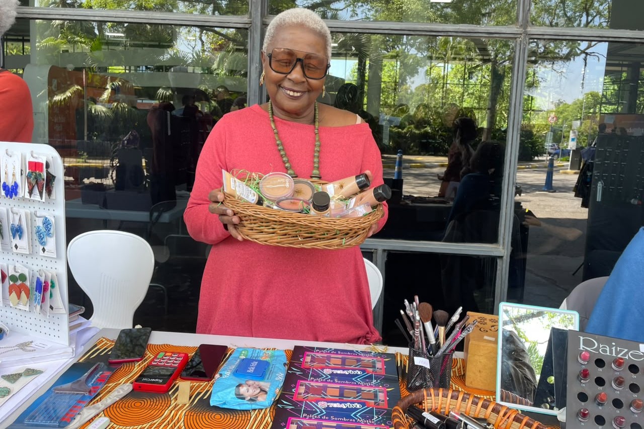 Neide Inês começou uma marca de cosméticos aos 75 anos, com foco na pele negra