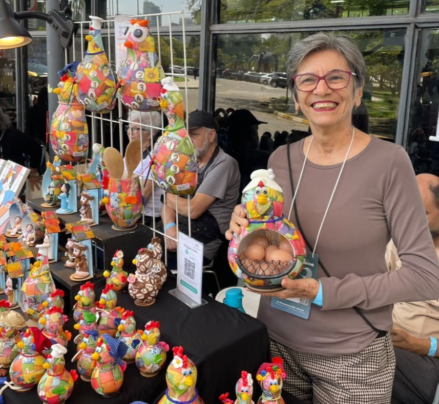Marly Boghossian, do Galinheiro Arte, transforma cabaças em artesanato