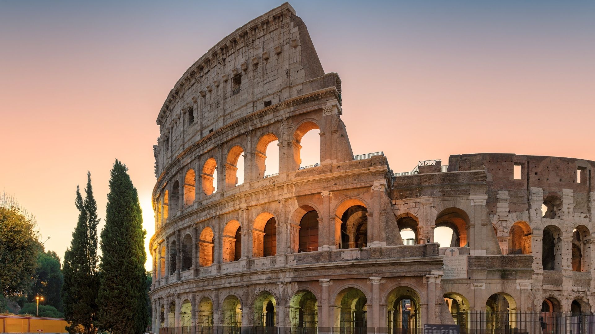 Coliseu ao nascer do sol, Roma, Itália