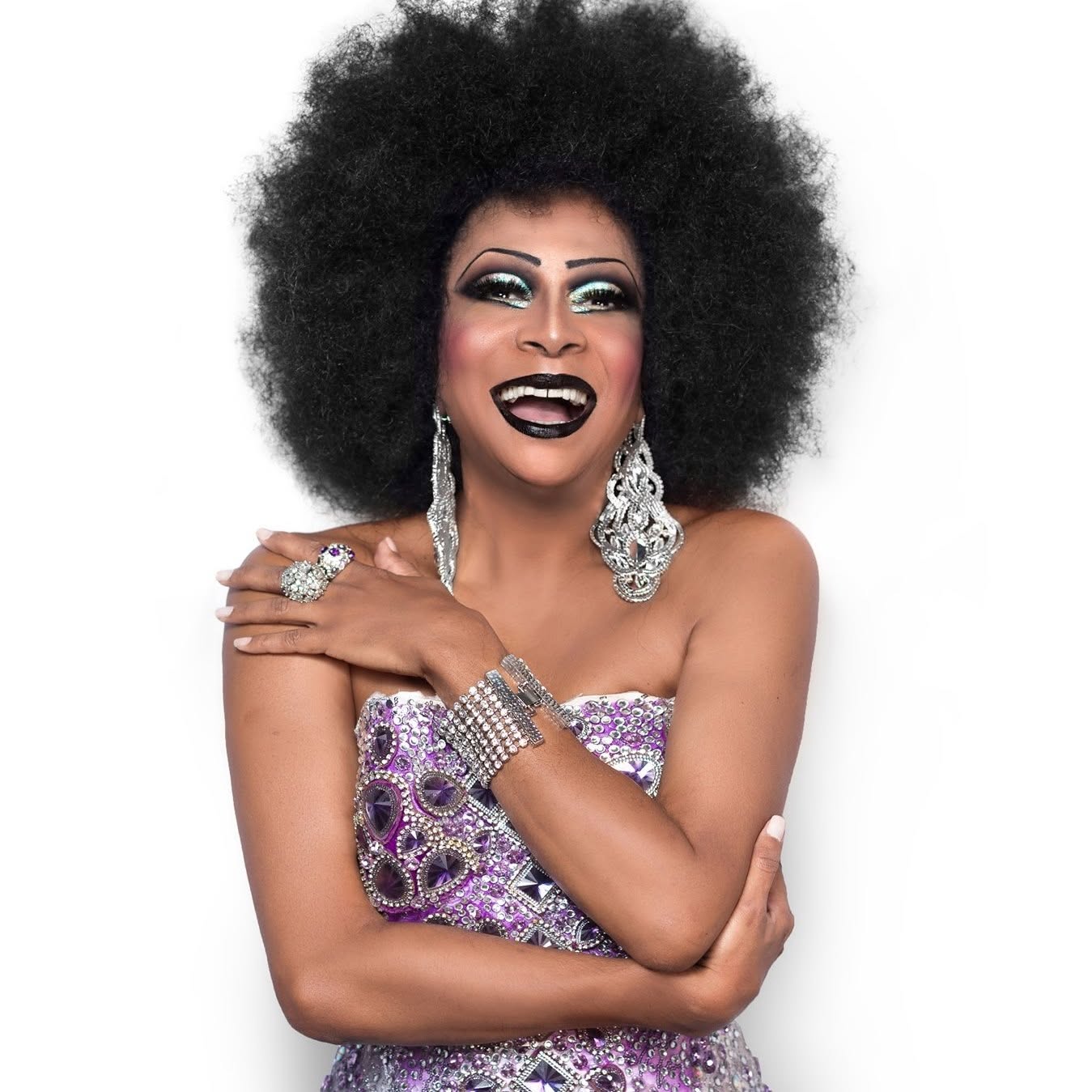 Silvetty Montilla é considerada a maior drag queen do Brasil e um dos maiores ícones da cultura LGBTQIA+ brasileira