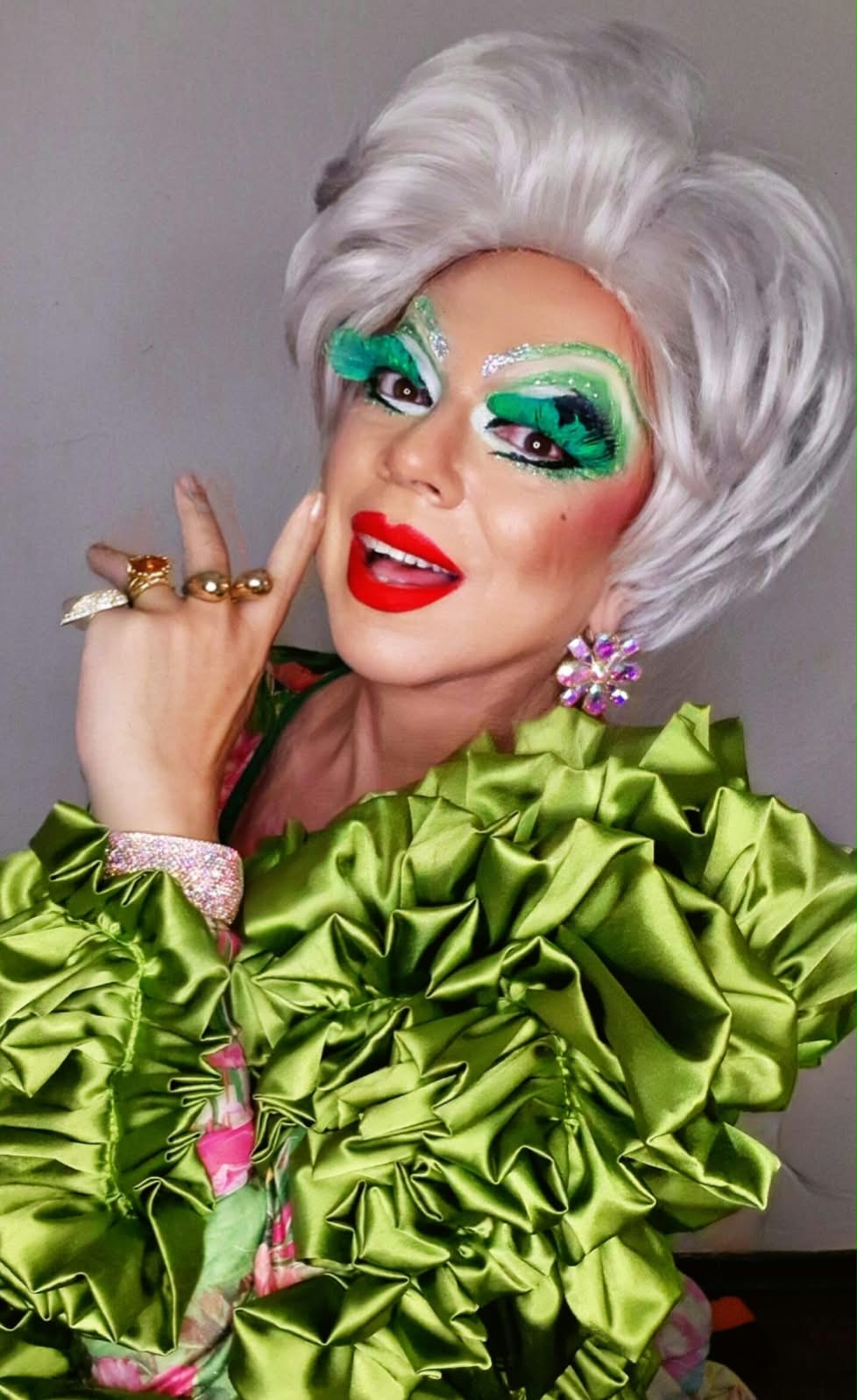 TchaKa Drag Queen tem 30 anos de carreira e 56 anos de idade