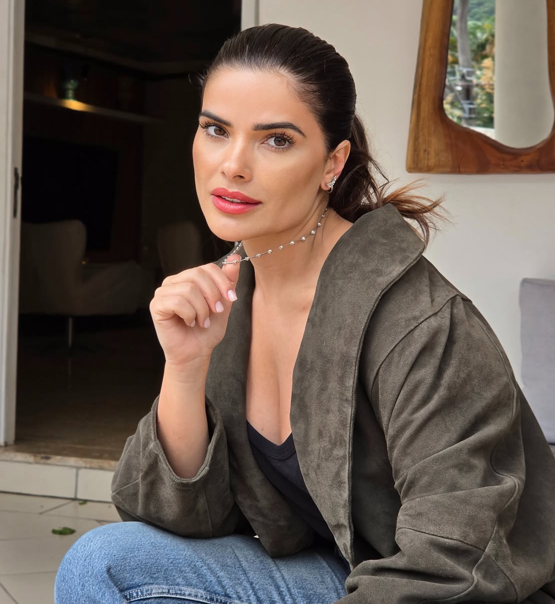 Vanessa Giácomo tem cabelos presos