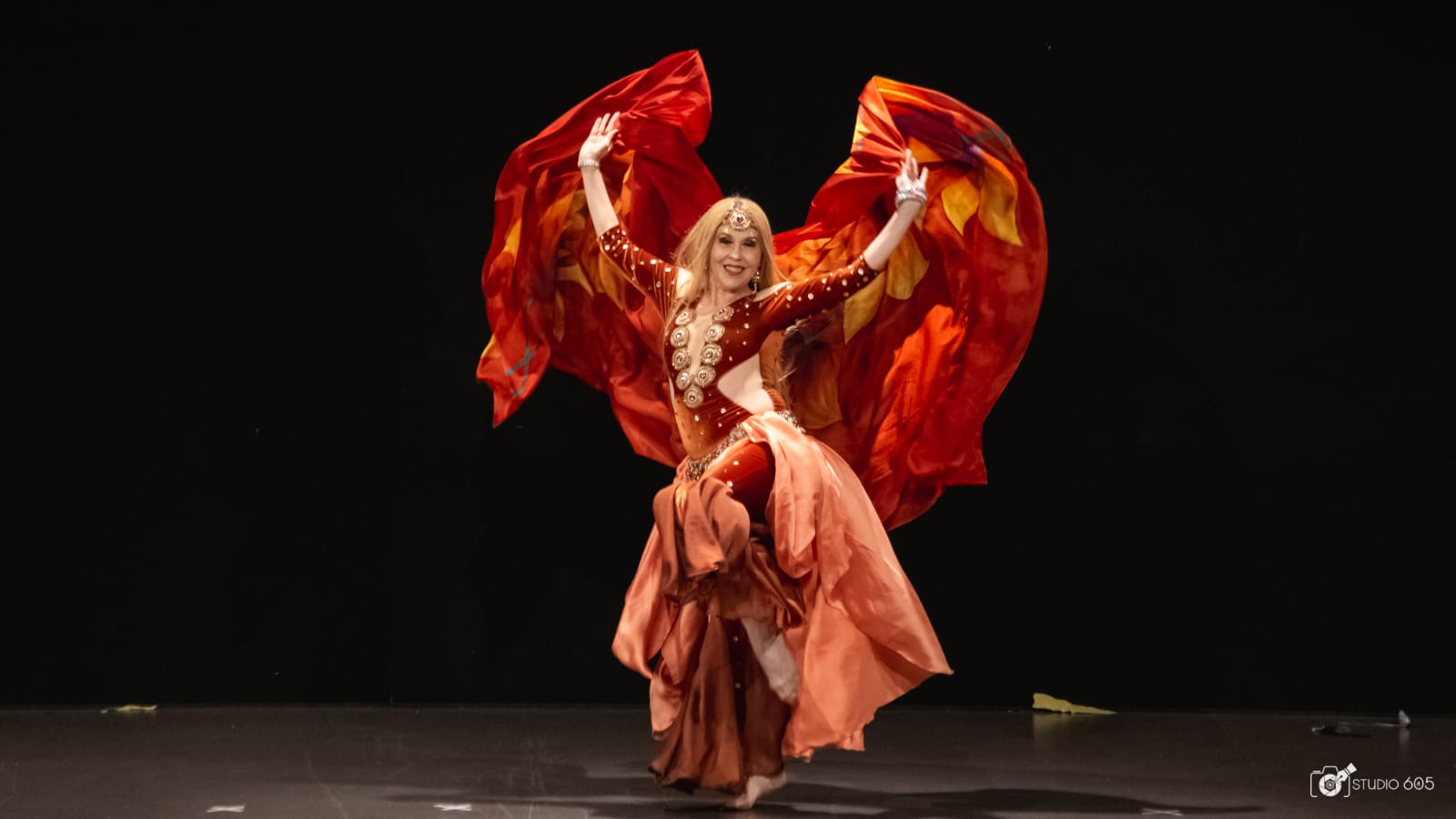 Shalimar Mattar é professora, coreógrafa e bailarina de dança do ventre, com mais de 30 anos de carreira