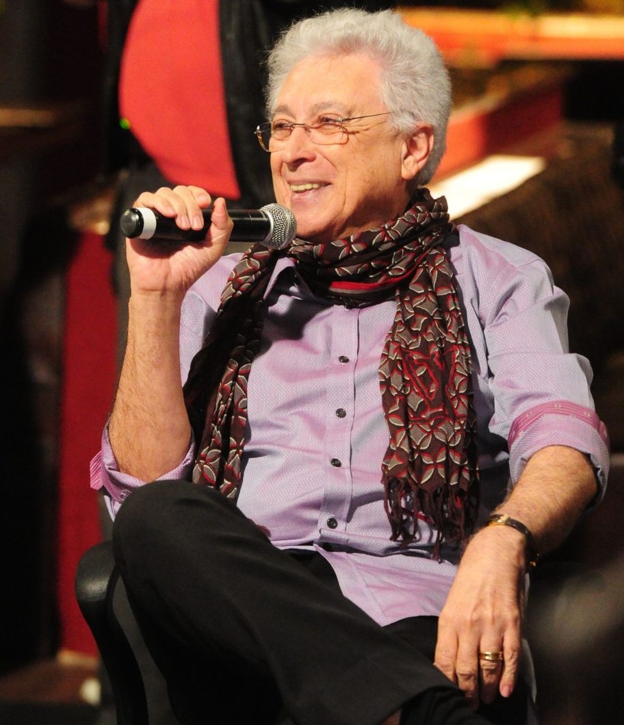 Aguinaldo Silva é um renomado autor de telenovelas e dramaturgo brasileiro