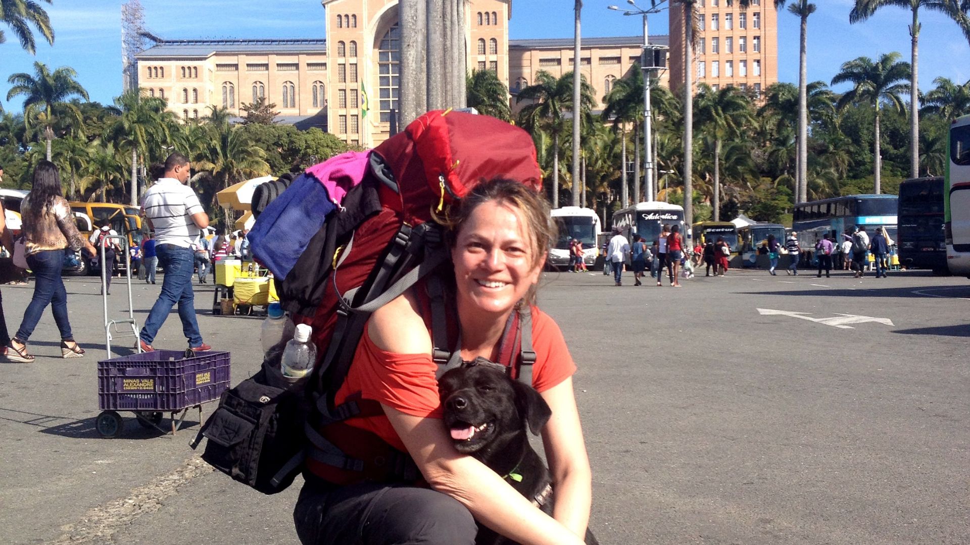 Valéria Gonçalves e o cão Peregrino no Caminho da Fé