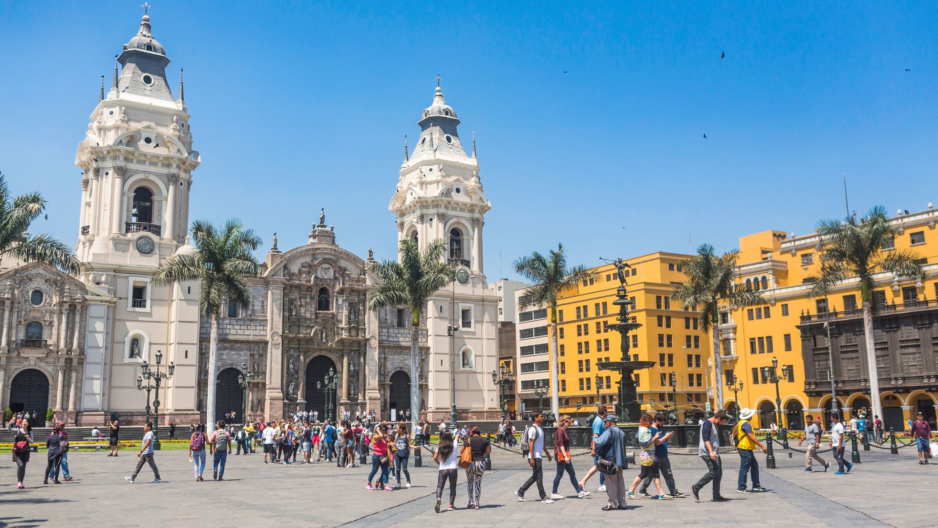 Lima, Plaza, no Peru