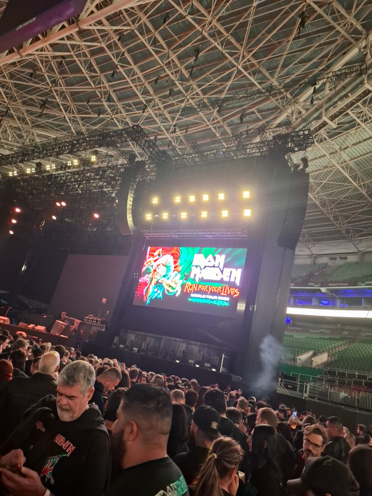 show do Iron Maiden lota estádio Nubank, com 50 mil ingressos