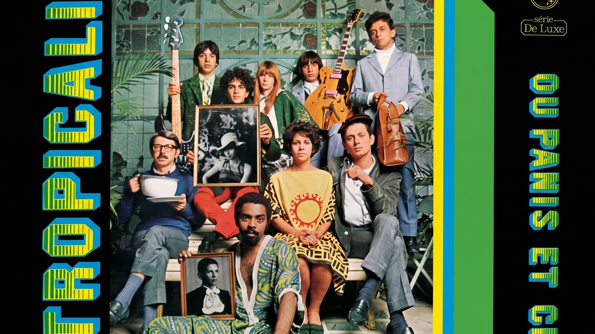 Capa do  álbum "Tropicália ou Panis et Circencis" reúne figuras emblemáticas do movimento como Tom Zé, Mutantes, Gil, Gal e Caetano Veloso segurando uma foto de Nara Leão
