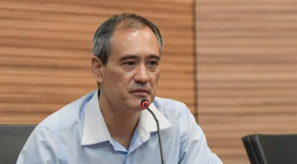 Rogério Nagamine, economista, homem, branco, oriental