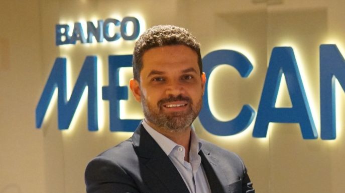 Sérgio Batista, homem, branco de terno, cabelos castanhos curtos